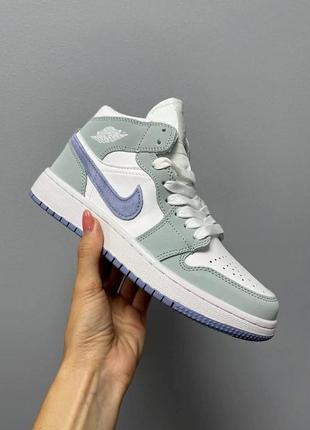 Красивейшие женские высокие кроссовки nike air jordan 1 retro mid green blue серо-голубые с белым