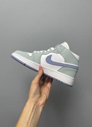 Красиві жіночі високі кросівки nike air jordan 1 retro mid green blue сіро-блакитні з білим3 фото