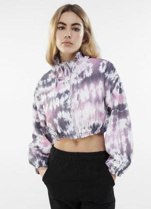 Вітровка з розводами на змійці збоку на зав'язках bershka розмір xs,s,m,l