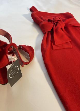 Яскрава червона сукня з бантом 💃🏽