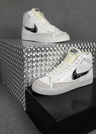 Женские летние кроссовки nike blazer mid  77 белые с чёрным высокие модные кеды найк блезер6 фото