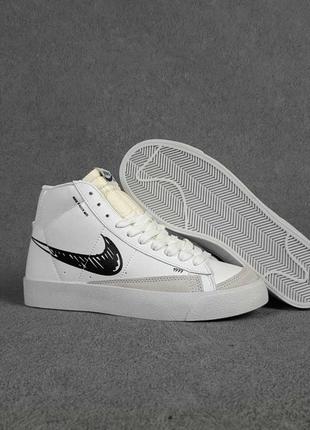 Женские летние кроссовки nike blazer mid  77 белые с чёрным высокие модные кеды найк блезер8 фото