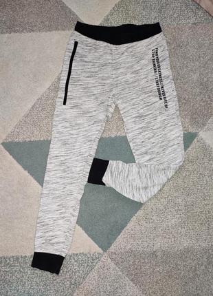 Ідеальні спортивні штани для хлопчика