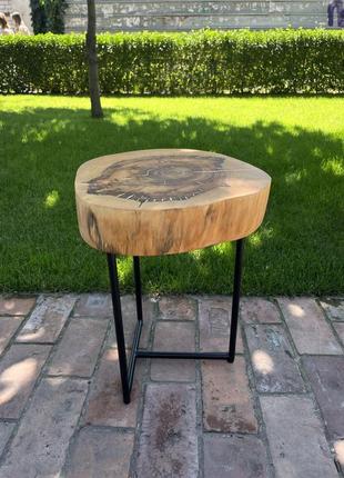 Стіл зі спилу дерева