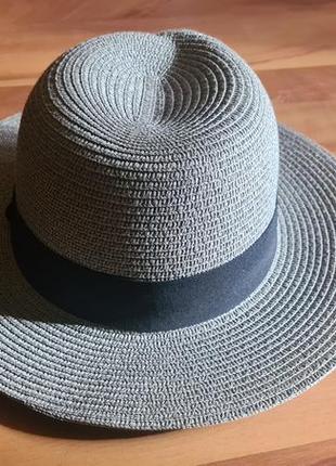 Сіра капелюх під солому солом'яний