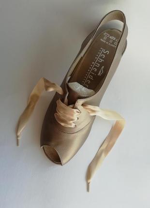 Швейцарія! шкіряні босоніжки з атласними бантами - 36,5 - 37 р.