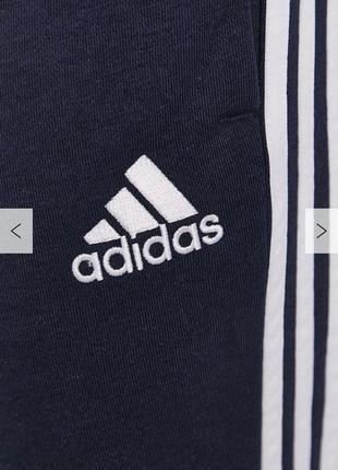 Спортивные темно синие штаны adidas с аппликацией2 фото