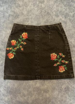 Джинсова спідничка з вишивкою xs/s topshop