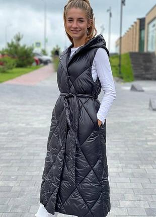 Жіноча чорна жилетка довга безрукавка з поясом стьогана