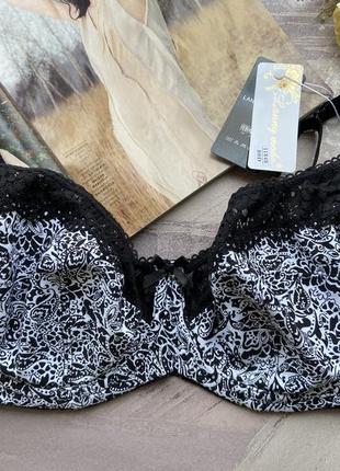 Бюстгальтер на груди великого розміру без поролону