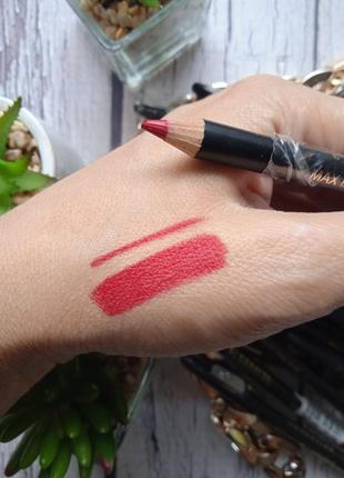 Контурний олівець для губ з точилкою eveline cosmetics max intense colour тон 15 red4 фото