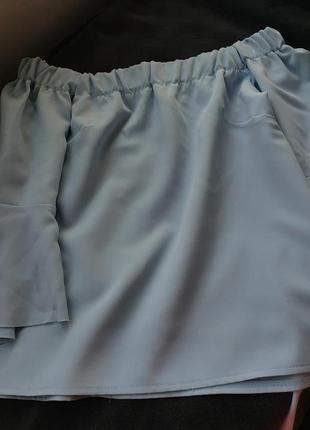 Блуза блакитного кольору з рукавами-кльош