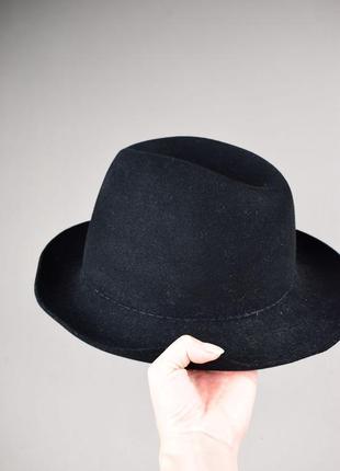 Красивая черная шляпа капелюх
