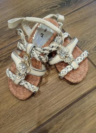 Босоножки на девочку