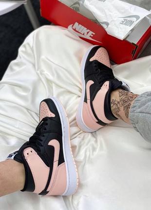 Жіночі кросівки nike air jordan 1 retro mid patent pink toe / жіночі кросівки найк аїр джордан8 фото