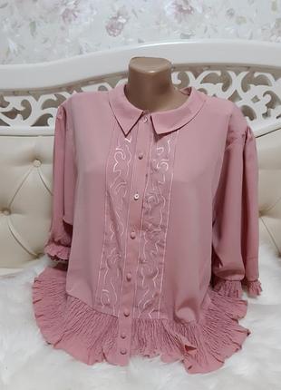 Блуза пудрового кольору з орнаментом
