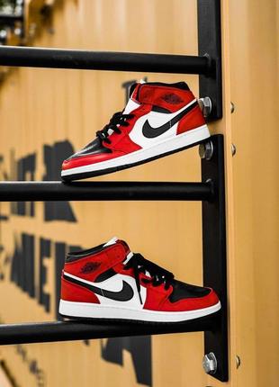 Жіночі кросівки nike air jordan 1 retro mid black red white 1/ женские кроссовки найк аир джордан3 фото