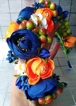 Густий український віночок синій і жовто-гарячий