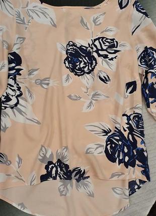 Нежно-кремовая блуза с крупным  цветочным рисунком. вискоза 100%3 фото