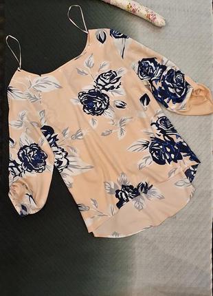 Нежно-кремовая блуза с крупным  цветочным рисунком. вискоза 100%1 фото