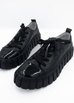 Кожаные кеды черного цвета bistfor