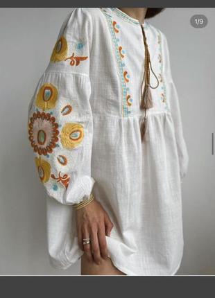 Етнічна біла бавовняна сукня  плаття вишиванка вишита з обємними рукавами буфами8 фото
