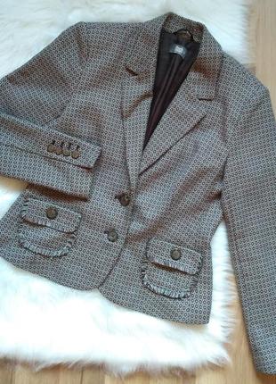 2 вещи по цене 1. приталенный пиджак в узор с необычными кармашками с бахромой flash. размер м