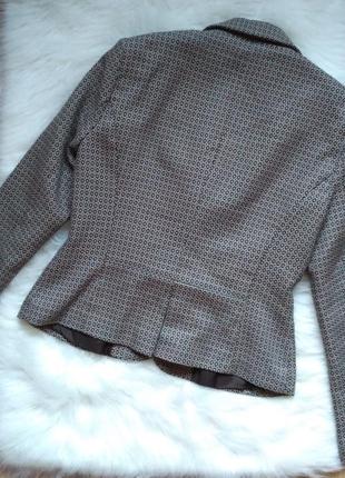 2 вещи по цене 1. приталенный пиджак в узор с необычными кармашками с бахромой flash. размер м4 фото