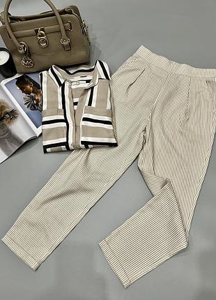 Нові легенькі брюки stradivarius