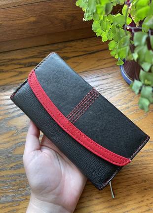 Красивий жіночий гаманець