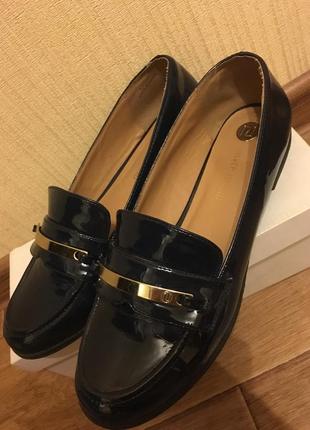 Сині лаковані лофери river island