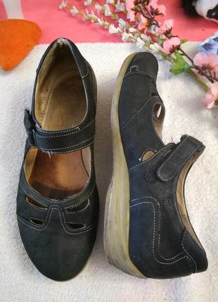 Туфлі шкіряні.