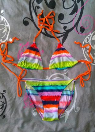 Яскравий різнокольоровий купальник у смужку