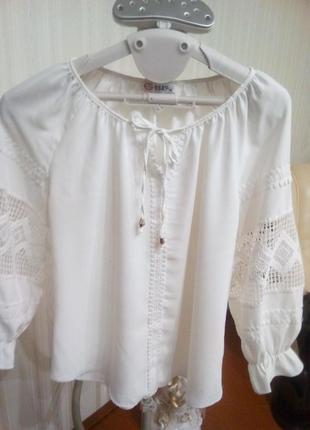 Нарядна біла блуза1 фото