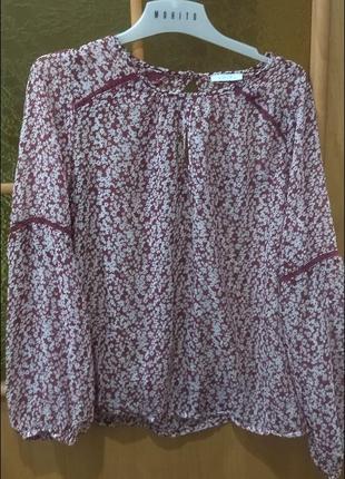 Квітчаста блузка