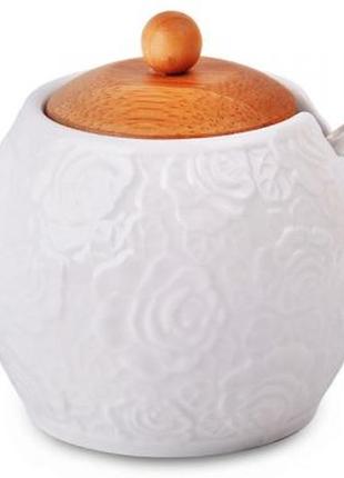 Цукорниця з ложкою.