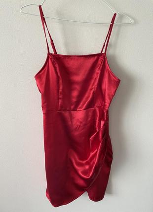 Атласна сукня на бретельках