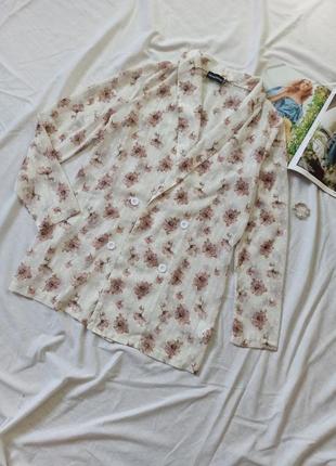 Лёгкий двубортный удлиненный пиджак в цветочный принт4 фото