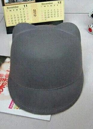 Детская фетровая шапка с козырьком и ушками жокейка серый1 фото