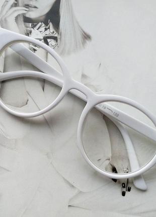 Круглые имиджевые очки  с  прозрачной линзой белый