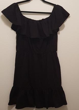 Чорна міні - сукня з відкритими плечима і рюшами6 фото