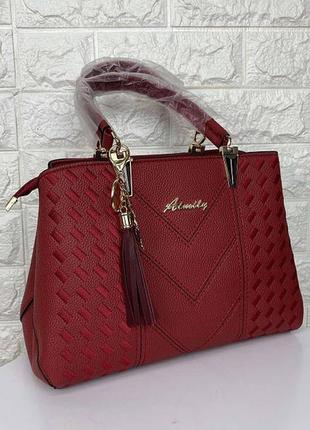 Модна жіноча сумочка з брелком. жіноча сумка з плечовим ременем для жінок червона7 фото