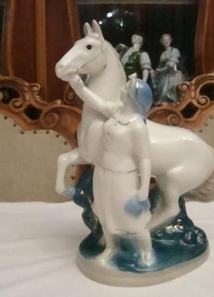 Статуэтка колхозница с конем фарфор ссср гжель