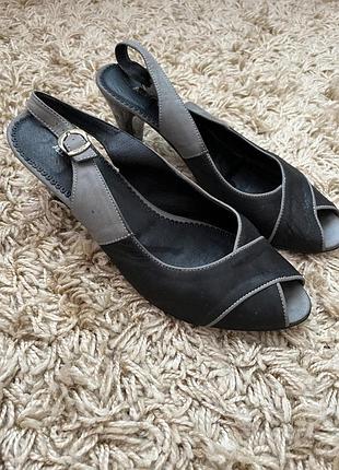 Босоніжки жіночі