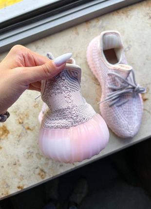 Жіночі кросівки yeezy 350 pink full reflective3 фото