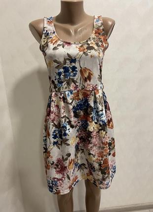 Жіноче плаття в ідеальному стані