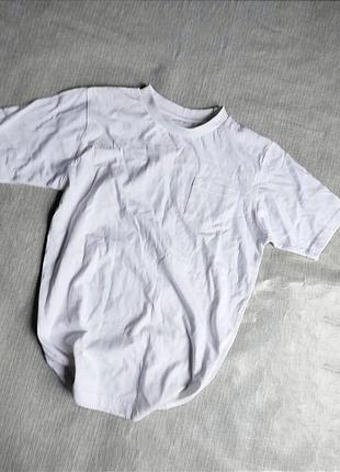 Біла футболка