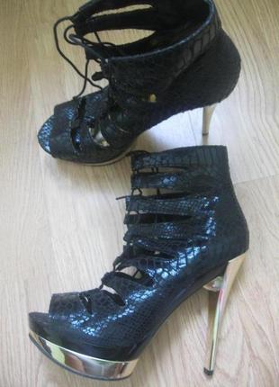 Шикарные босоножки