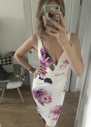 Елегантна сукня футляр з глибоким вирізом6 фото