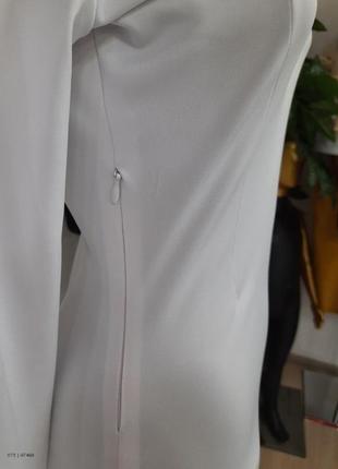Біла, роскішна сукня із вирізом на спині та шлейфом3 фото